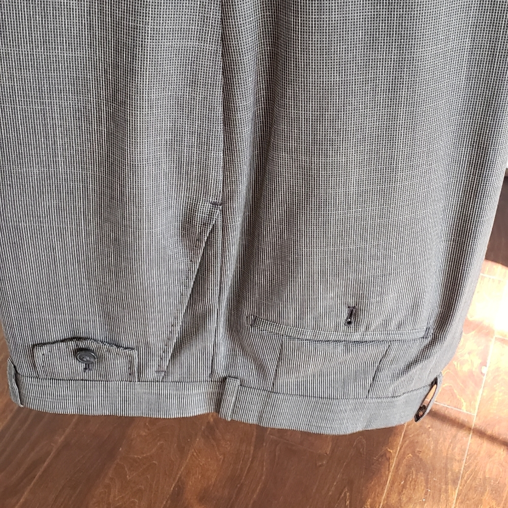 Suit - Picture 4 of 8